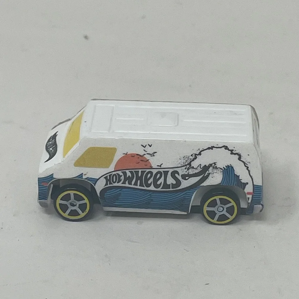 Hot Wheels Super Van White Surf Wave Sunset Graphics Diecast Toy Car 1.5 Inch